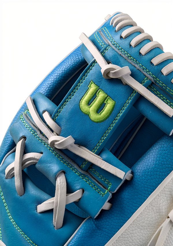 Wilson A2000 Fastpitch Softball Glove Sky Blue/White Infield 12"-8